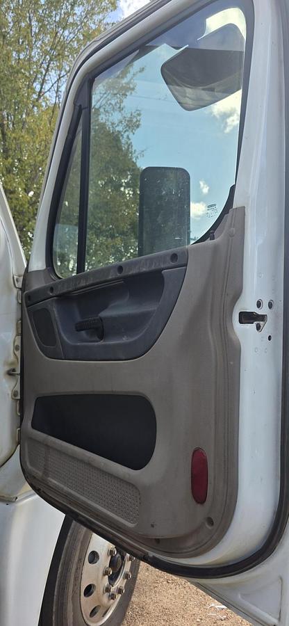 Used 2012 FREIGHTLINER Cascadia