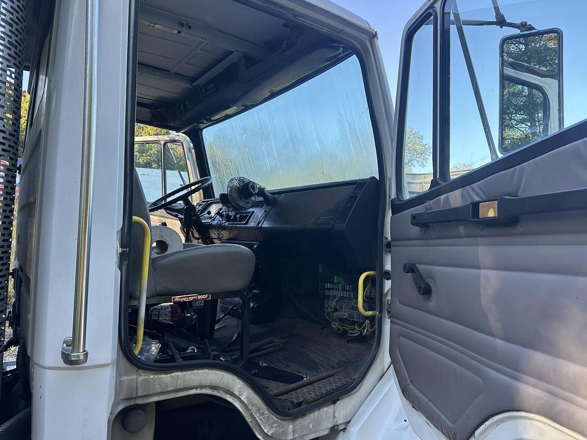 Used 2003 FREIGHTLINER FL112