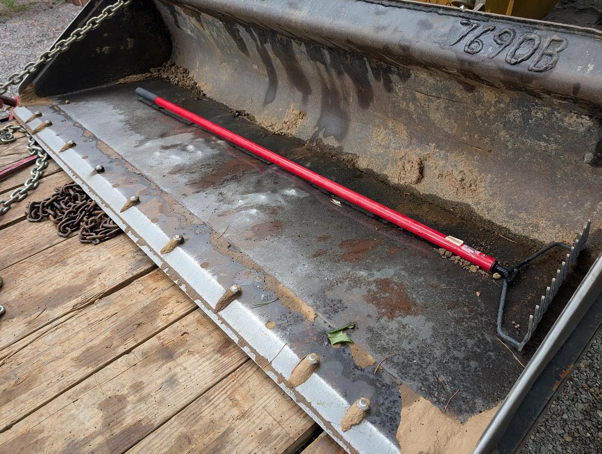 Used 2015 CATERPILLAR 239D