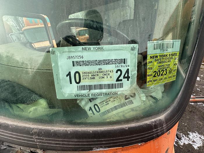 Used 2005 MACK CV713