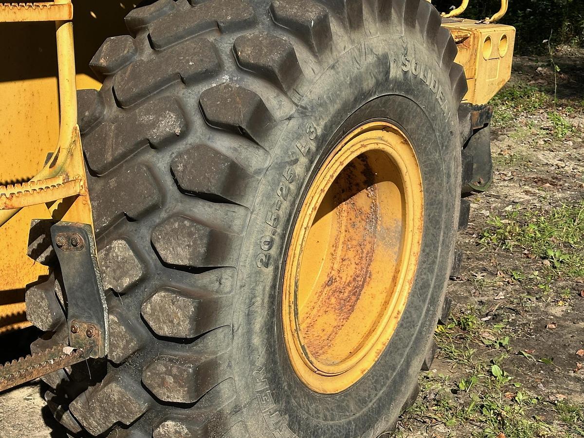 Used 2005 DEERE 624J