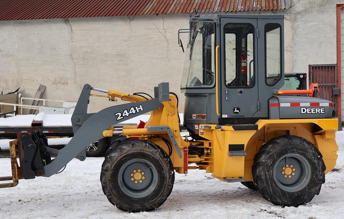 Used 2000 DEERE 244H