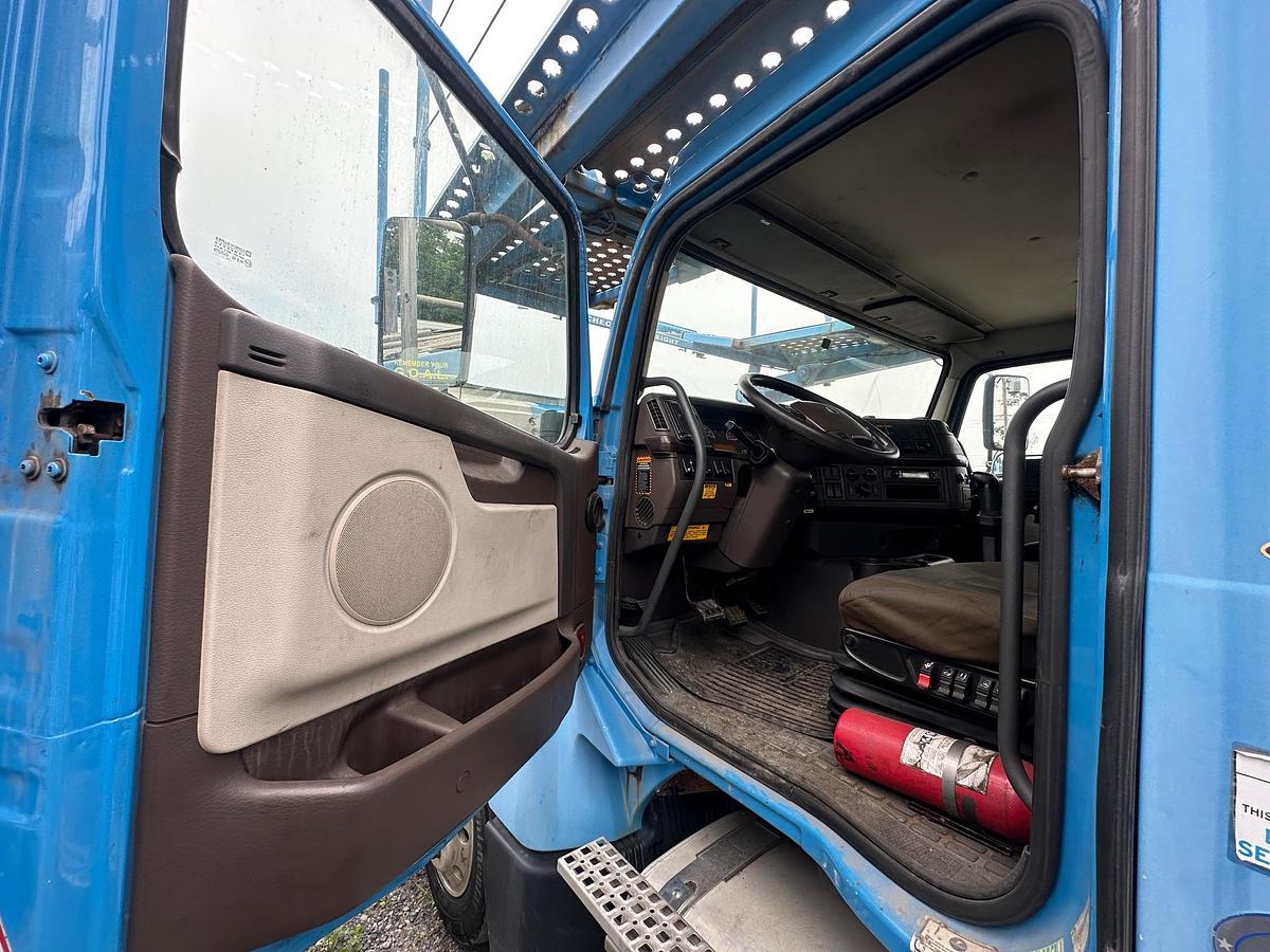 Used 2015 VOLVO VAH Auto Hauler