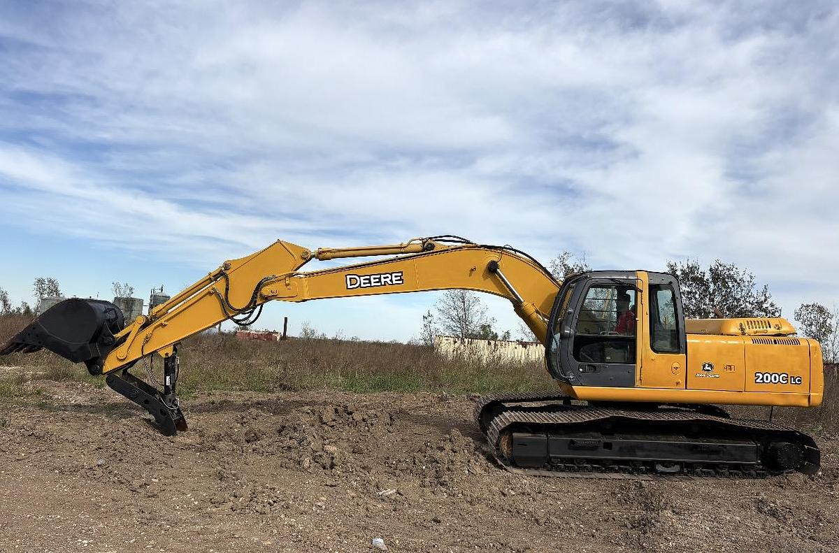 Used 2005 DEERE 200C-LC