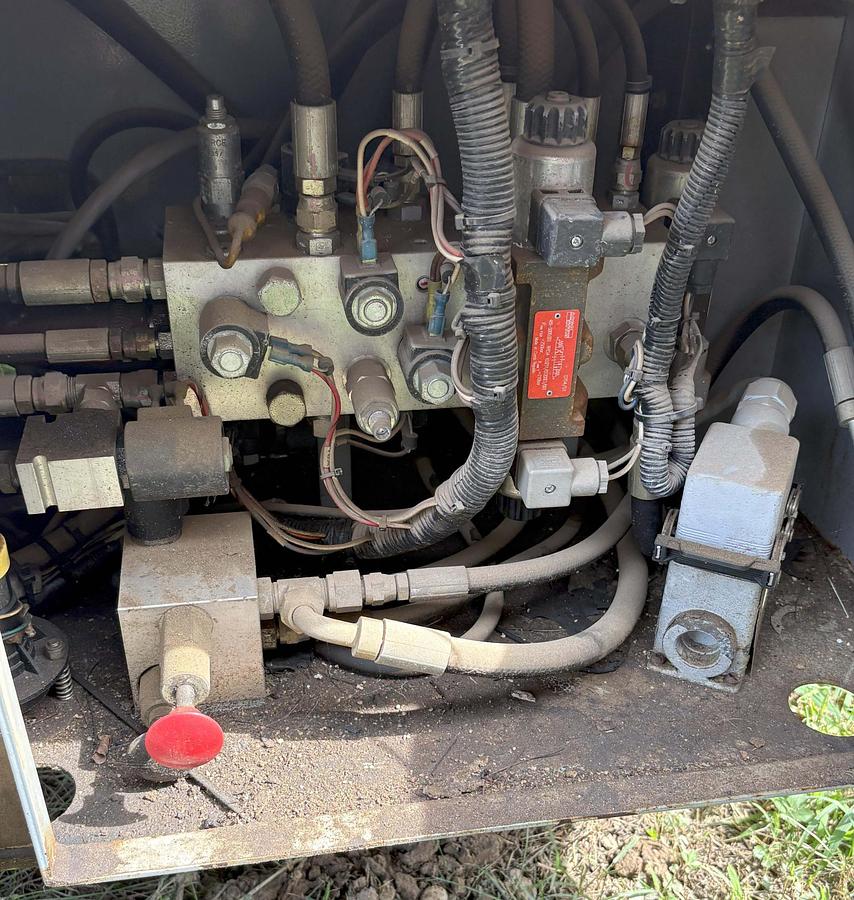 Used 0 SKYJACK SJ8243