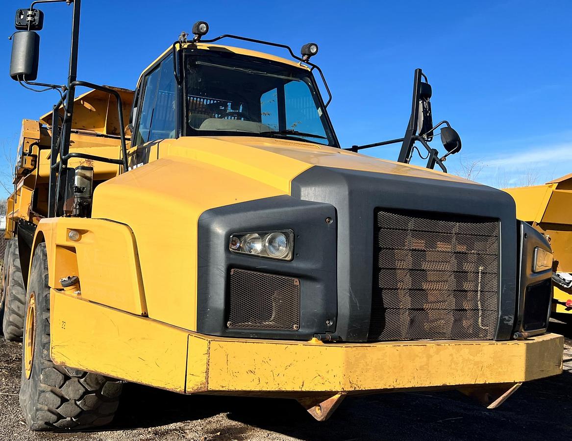 Used 2011 CATERPILLAR 740B Ej