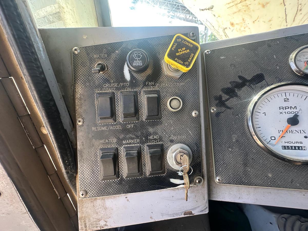 Used 2007 PHOENIX Front Discharge Mixer