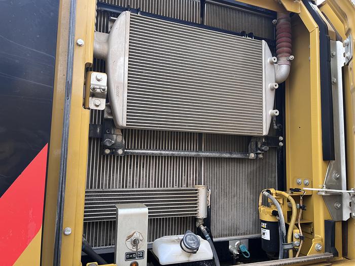Used 2017 CATERPILLAR 326FL