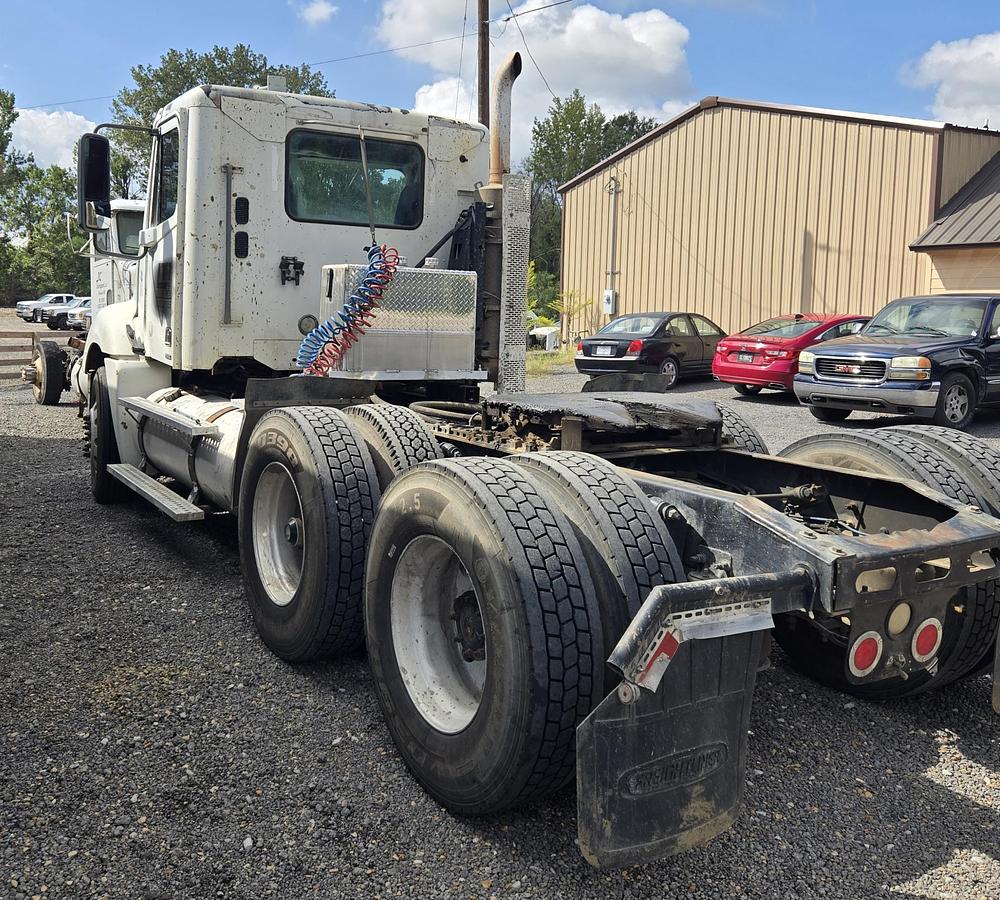 Used 2009 FREIGHTLINER Columbia