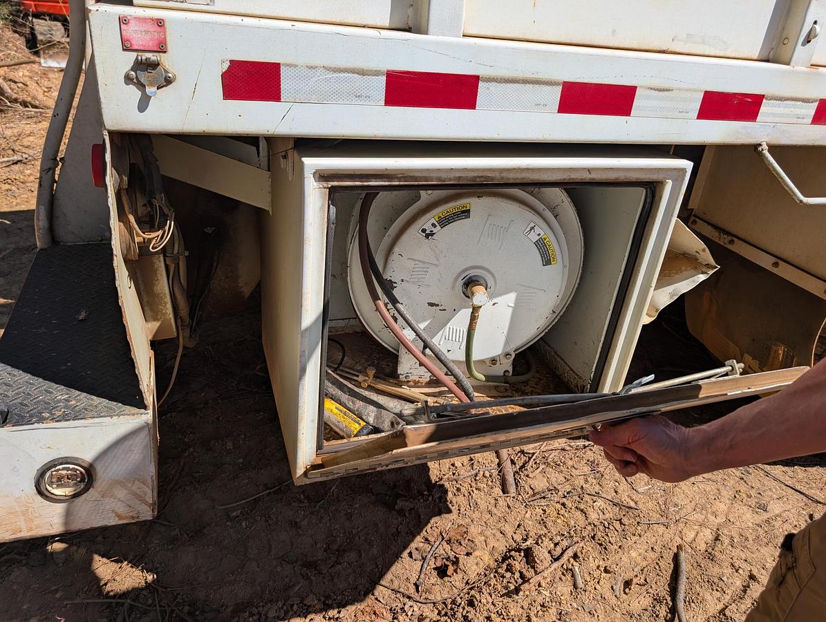 Used 2001 INTERNATIONAL DT466