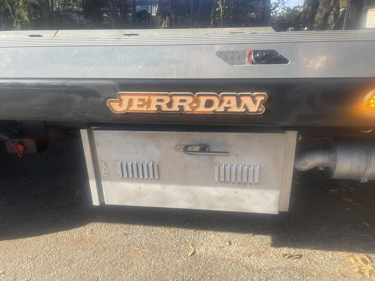 Used 2005 FREIGHTLINER FL70