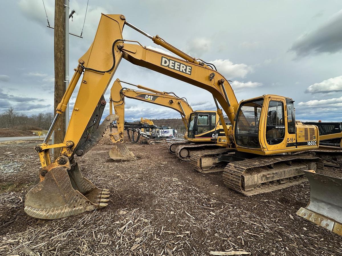 Used 2001 DEERE 160C LC
