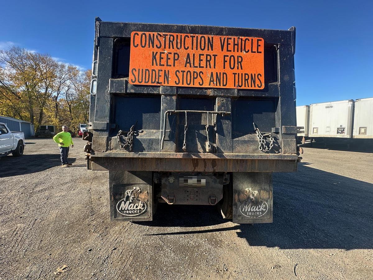 Used 2006 MACK Granite CV713