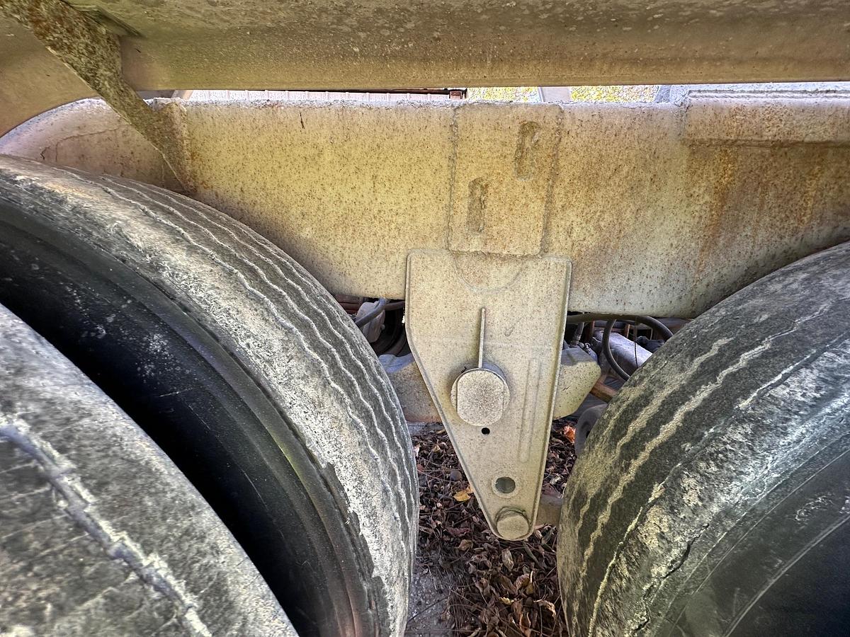 Used 1972 FRUEHAUF Bulk Trailer