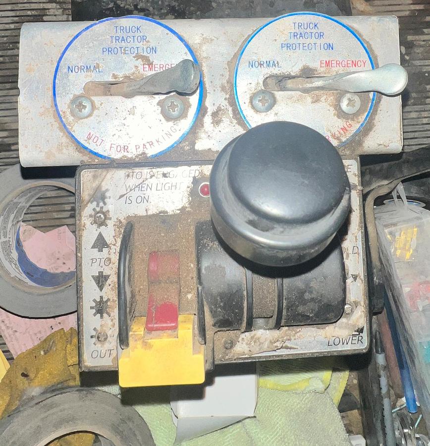 Used 2012 PETERBILT 388 Dump truck