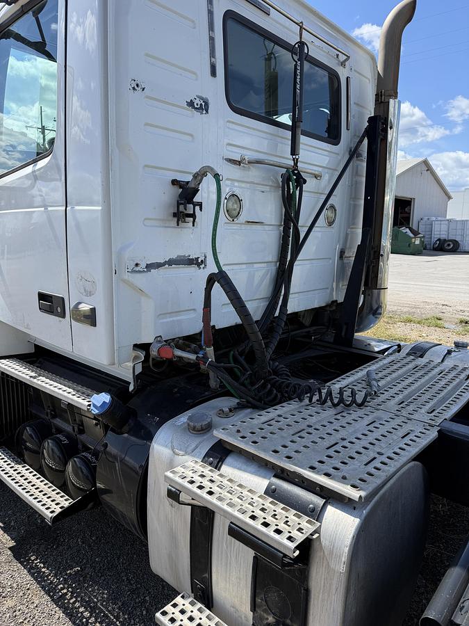 Used 2012 VOLVO VNL64T300