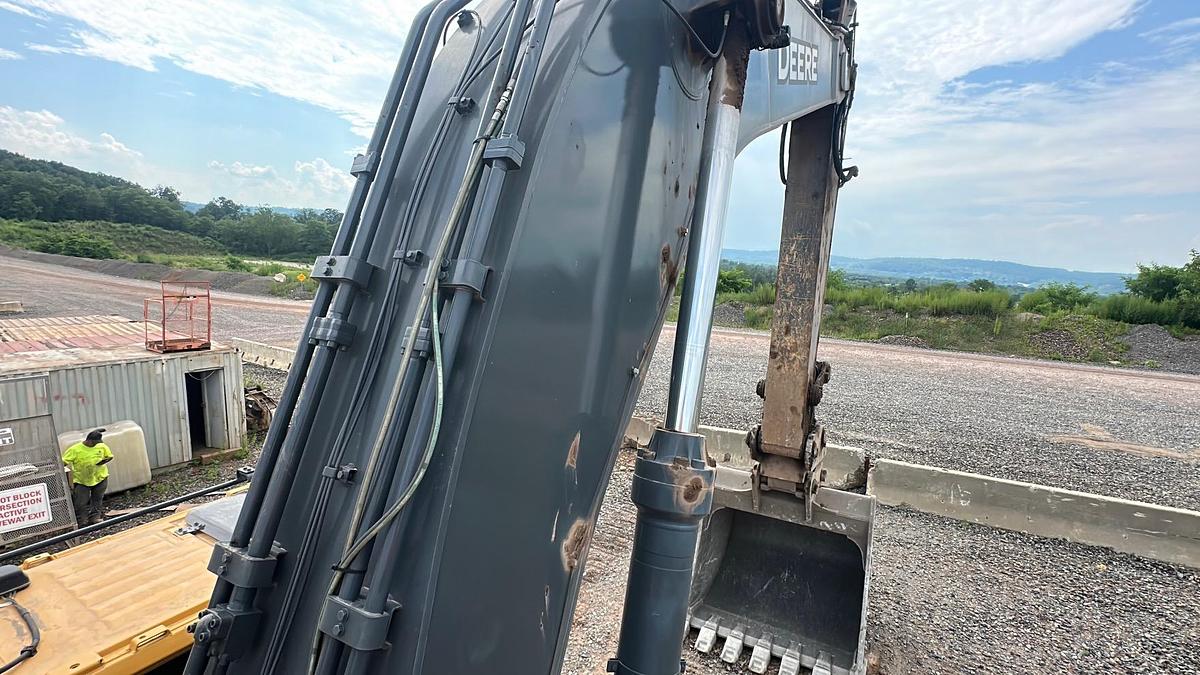 Used 2023 DEERE 670P
