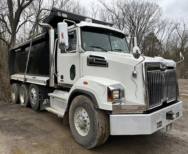 Used 2022 WESTERN STAR 4700