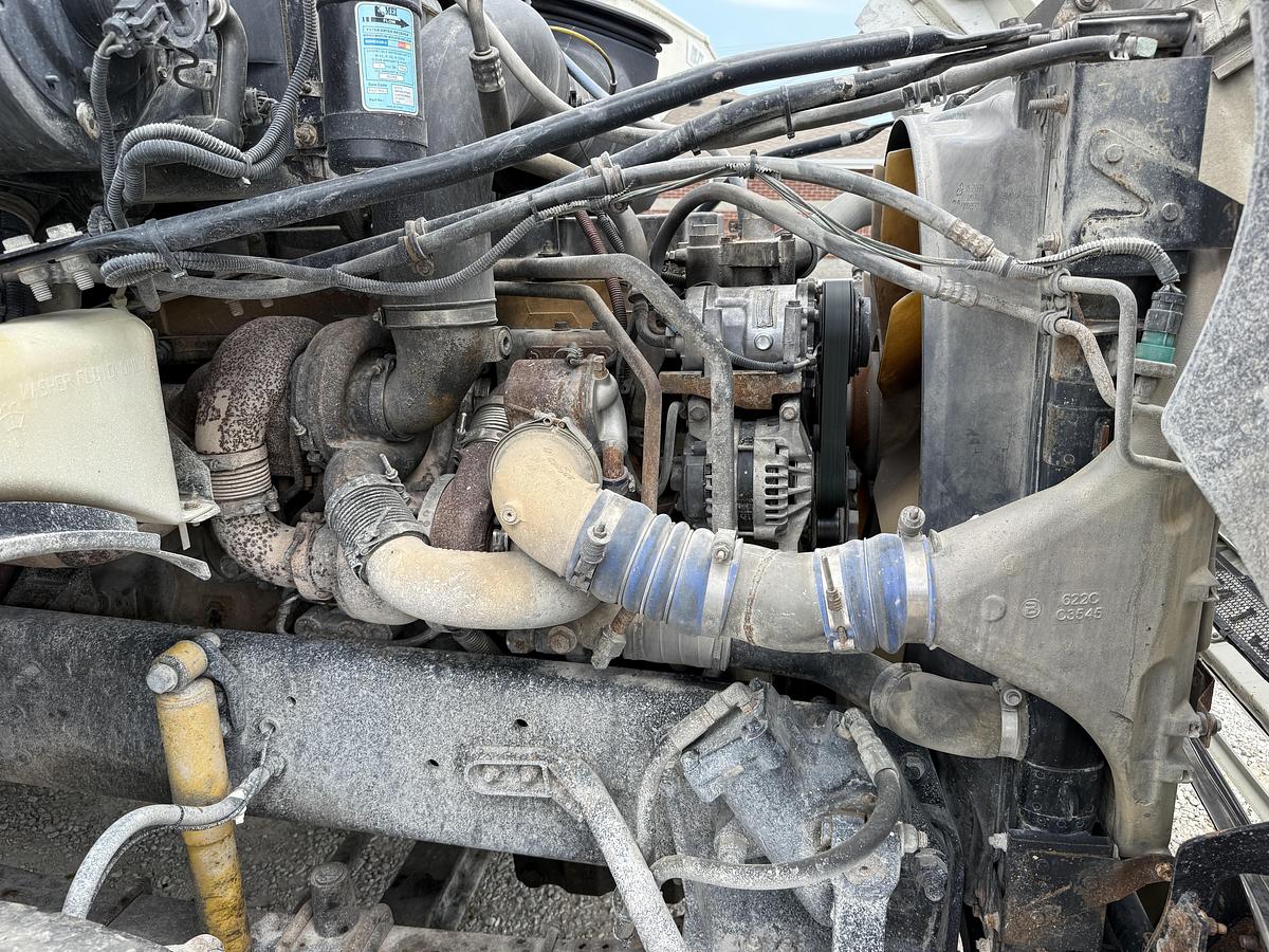 Used 2005 STERLING LT9500