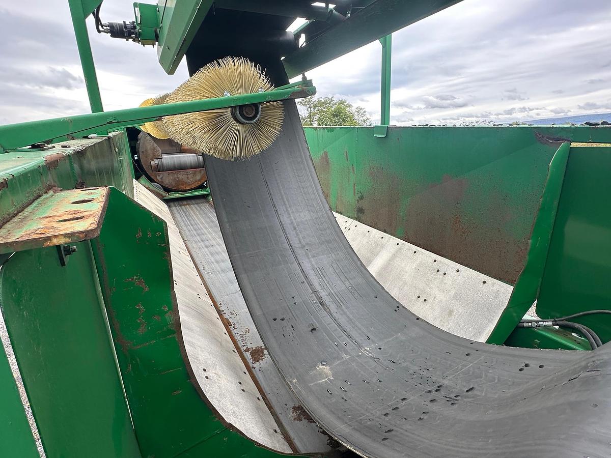 Used 2019 MCCLOSKEY 733RE