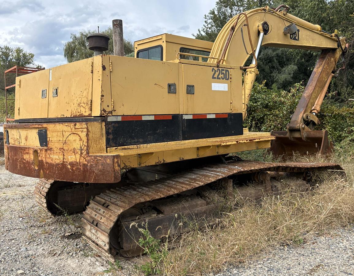 Used 1990 CATERPILLAR 225D