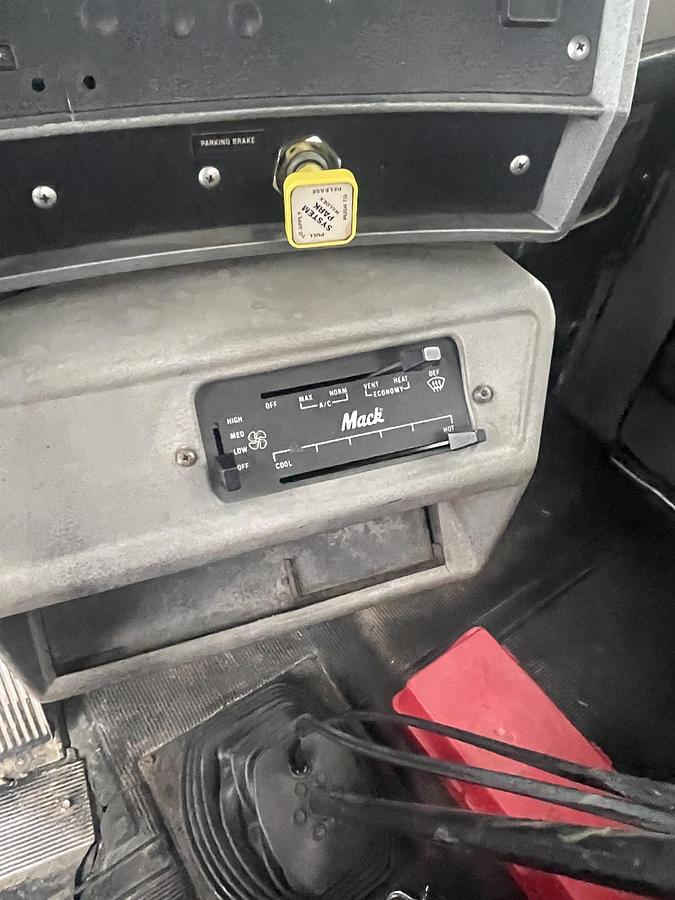 Used 2001 MACK RD688s Roll Off