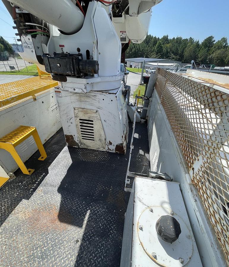 Used 2013 INTERNATIONAL 4300 Utility Bucket