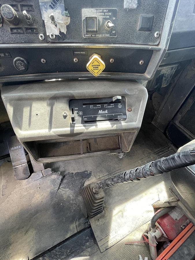 Used 1993 MACK RD 690S
