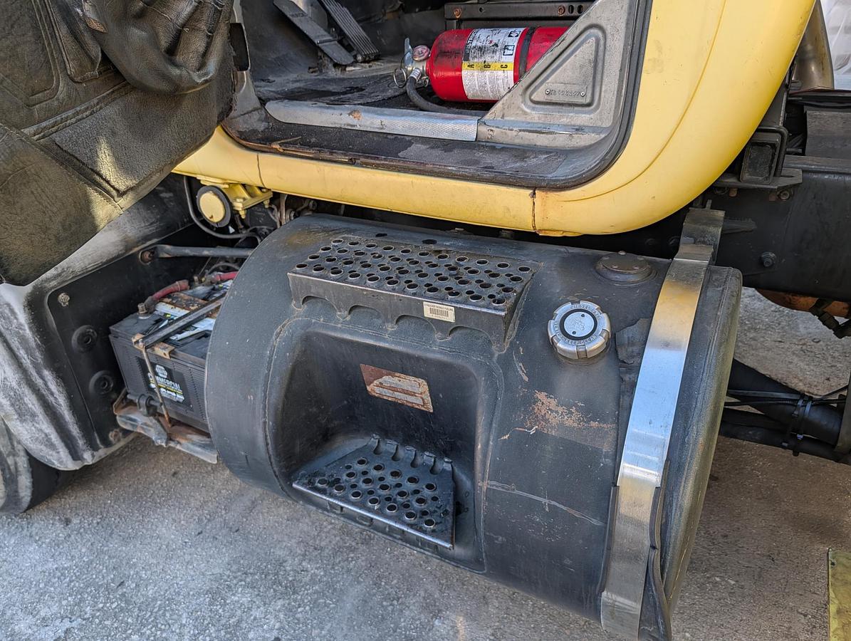 Used 2003 MACK RD688S