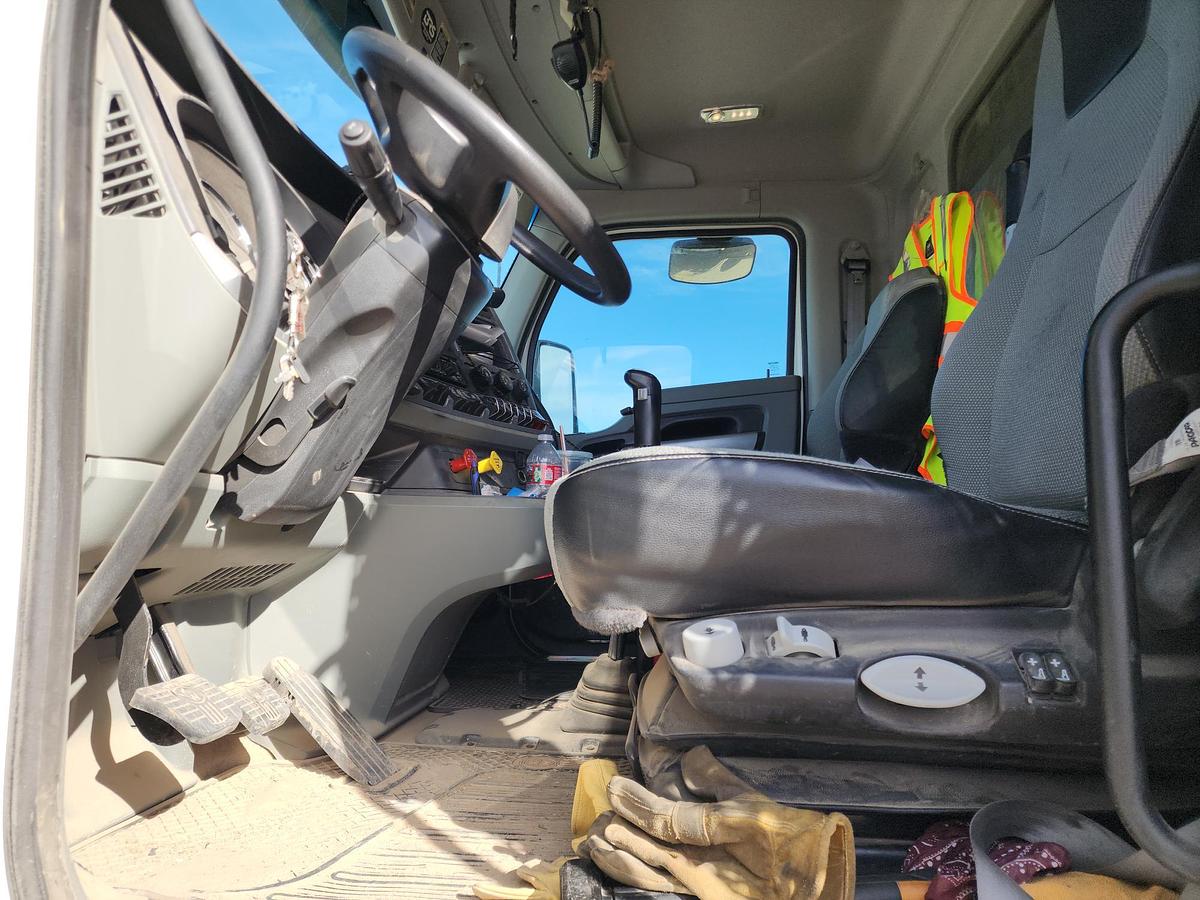 Used 2021 KENWORTH T880