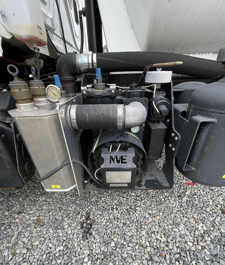 Used 2013 FREIGHTLINER Cascadia 125 Vacuum