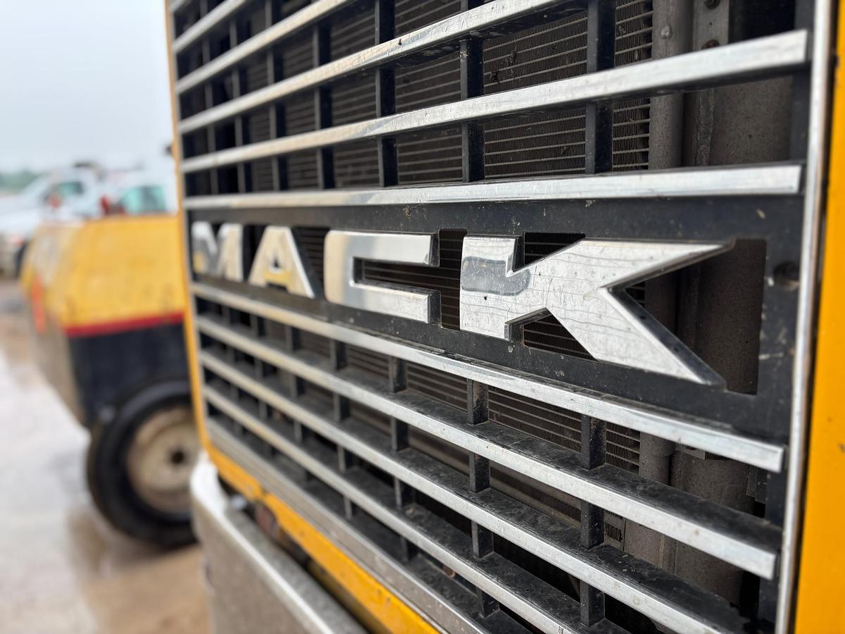 Used 1995 MACK CL713