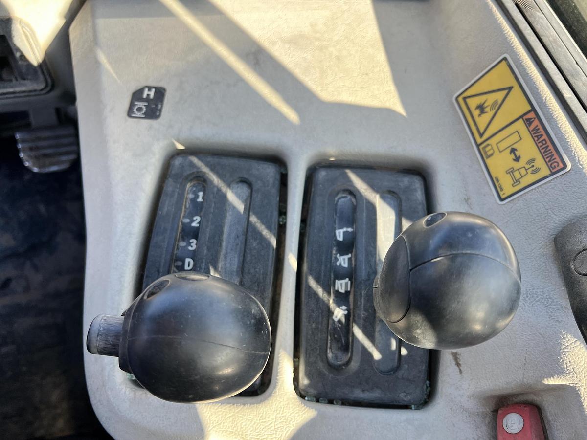 Used 2015 CATERPILLAR 740B