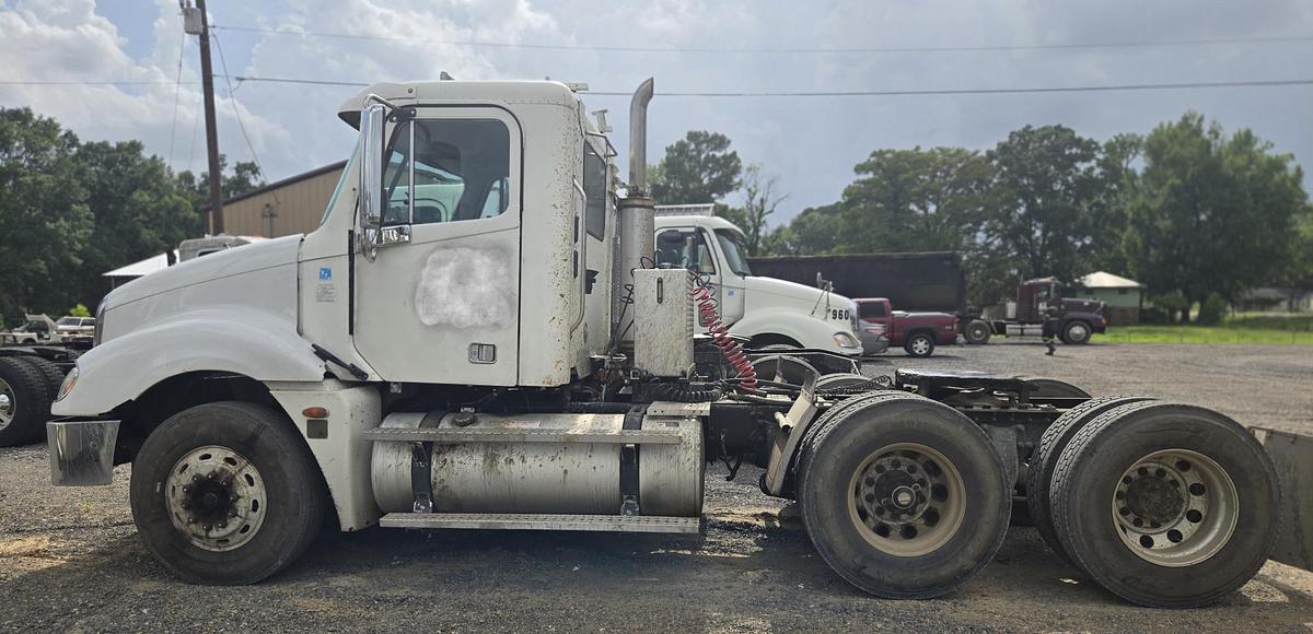 Used 2005 FREIGHTLINER Columbia