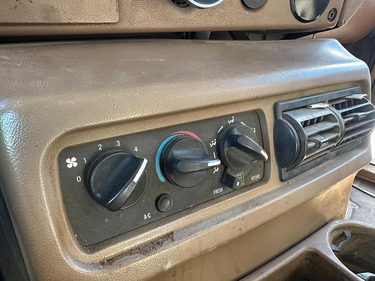 Used 2005 MACK CV713