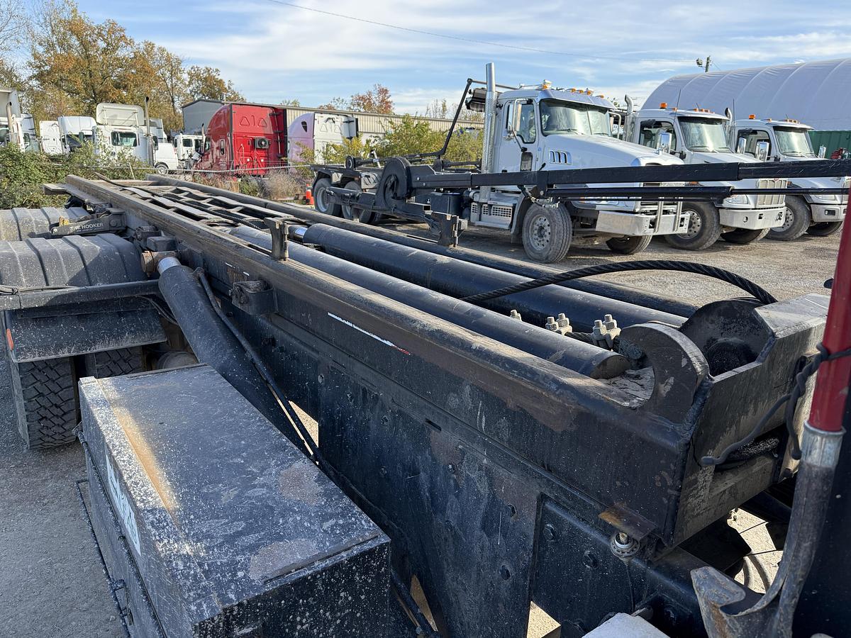 Used 2016 PETERBILT 348