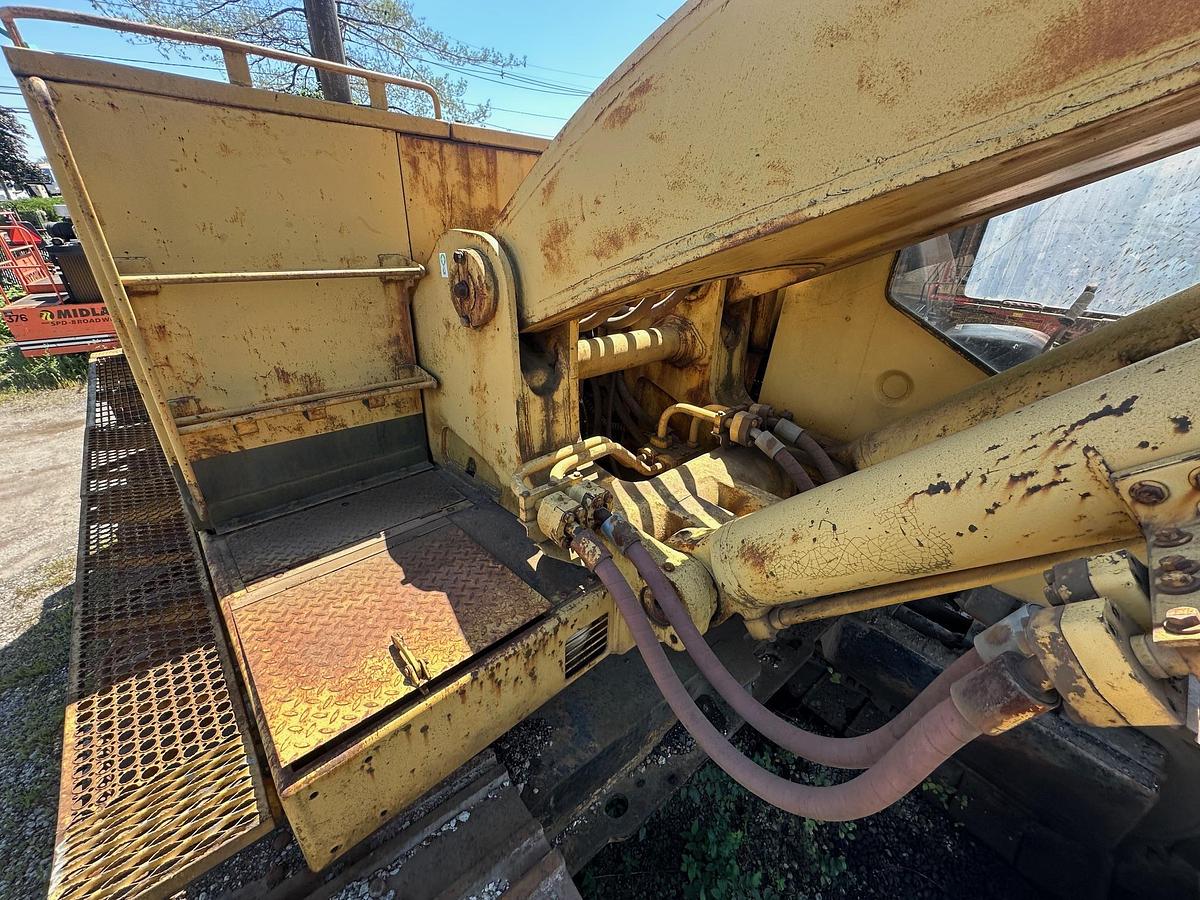 Used 1983 CATERPILLAR 245