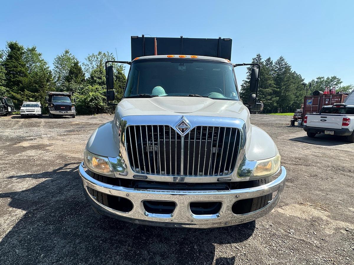 Used 2004 INTERNATIONAL 4300 Attenuator Truck