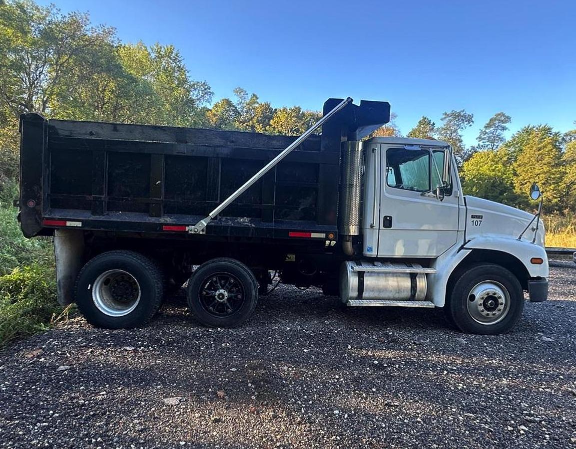 Used 2003 FREIGHTLINER FL112