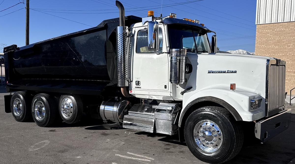 Used 2019 WESTERN STAR W4900
