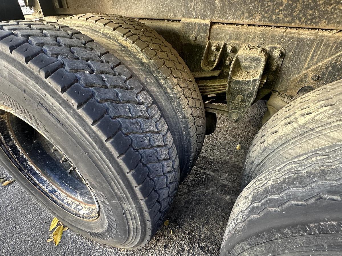 Used 2004 KENWORTH T300