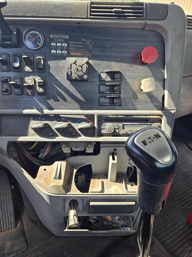 Used 2009 FREIGHTLINER Columbia