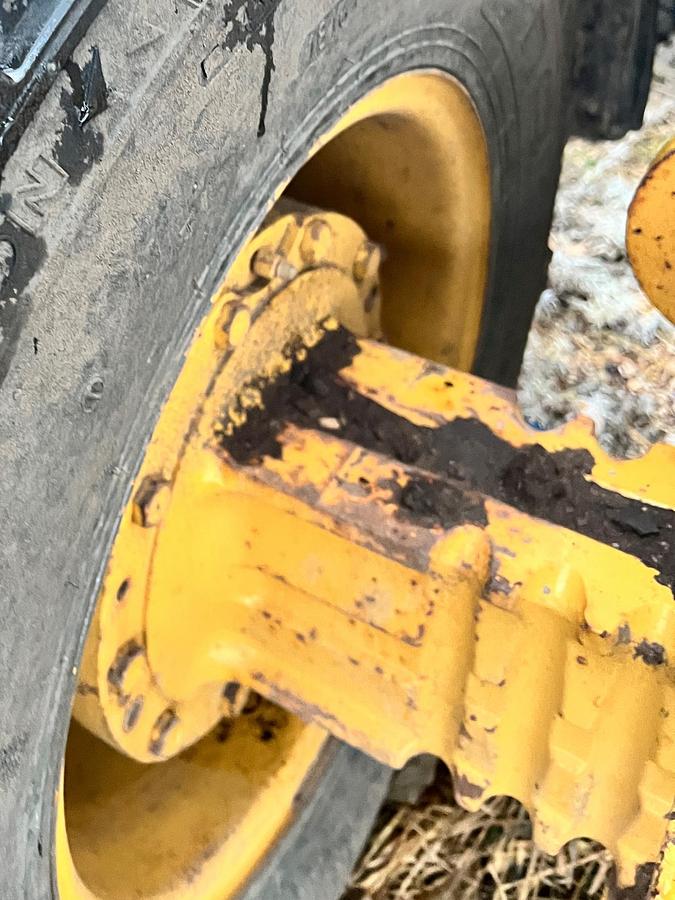 Used 2016 CATERPILLAR 907M