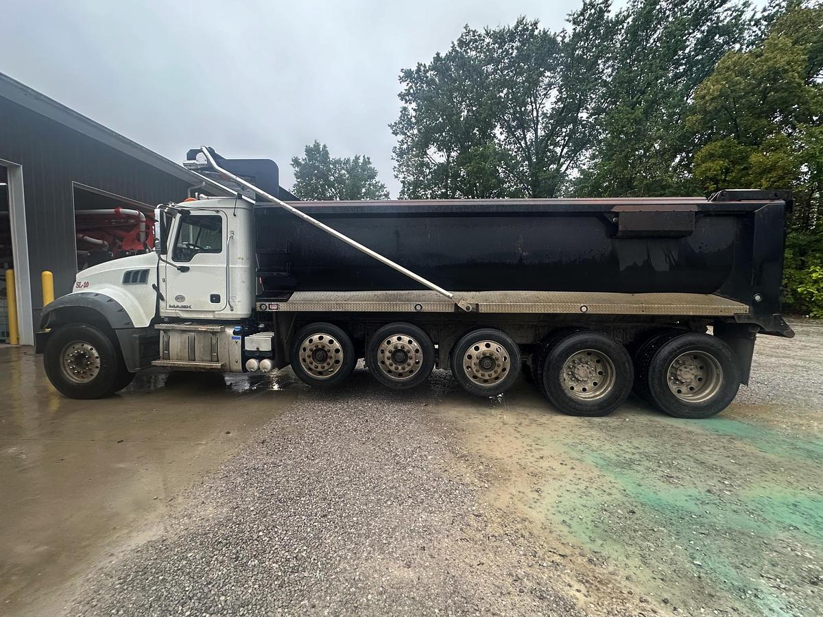 Used 2018 MACK Granite GU713