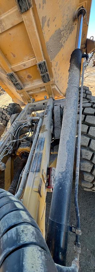 Used 2015 CATERPILLAR 740B