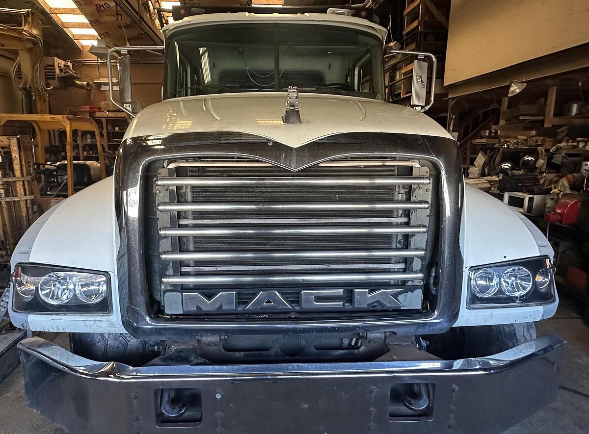 Used 2013 MACK GU713 Granite