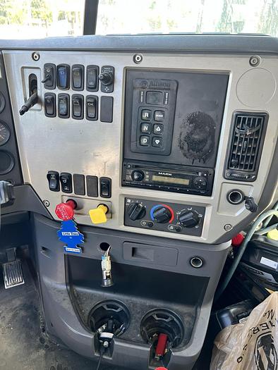 Used 2015 MACK GU713