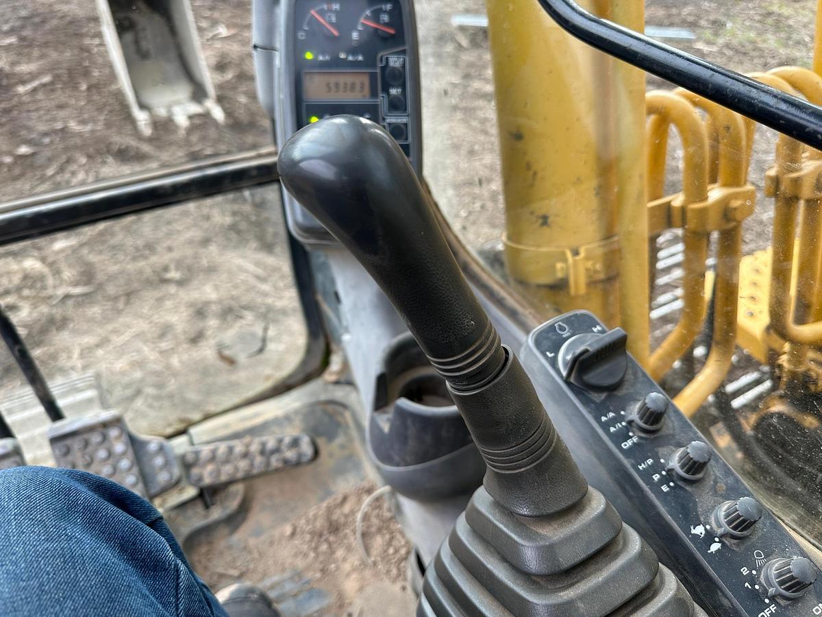 Used 2005 DEERE 160C LC