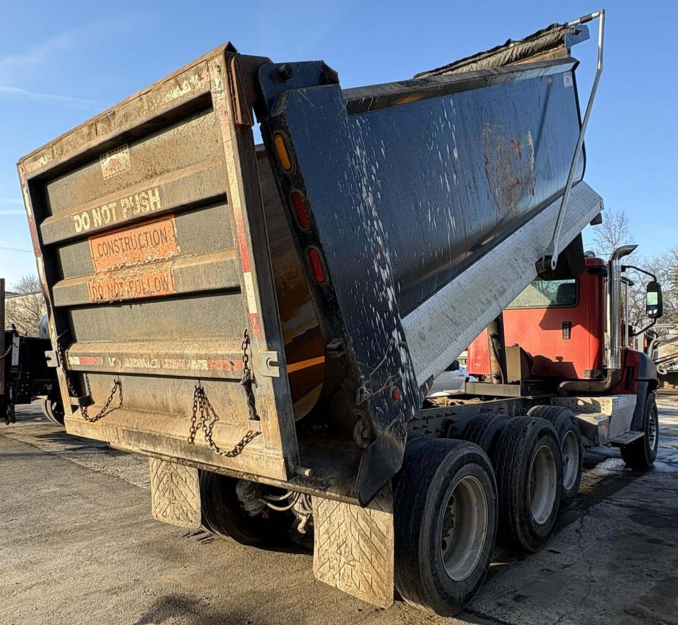 Used 2014 CATERPILLAR CT660S