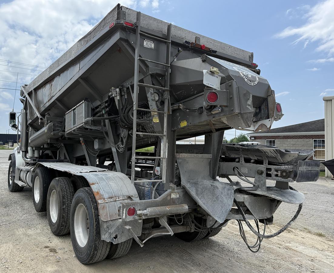 Used 2005 STERLING LT9500